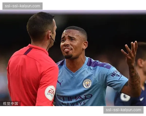 特写：VAR长时间介入，判定浙江队进球前犯规在先