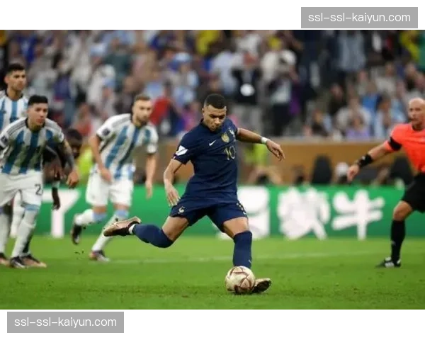 姆巴佩：赢得金靴是安慰，但我们的目标是卫冕