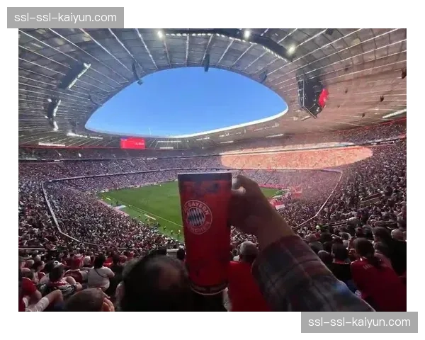 威斯特法伦球场黄黑墙震撼，多特蒙德球迷助威声势浩大